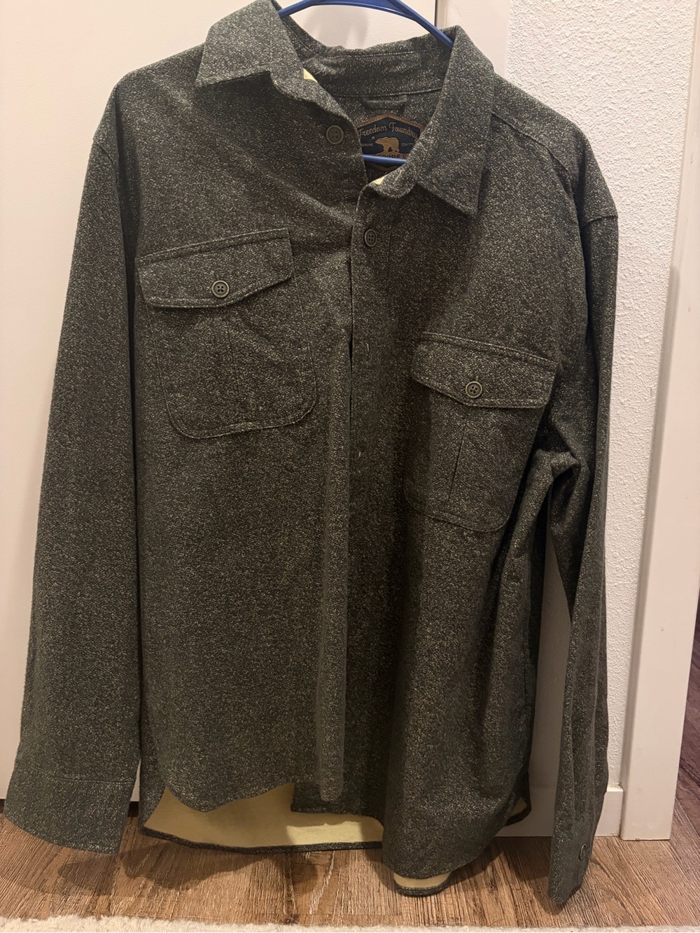 Casual Long-Sleeve Button Down Shirt in Olive Green
